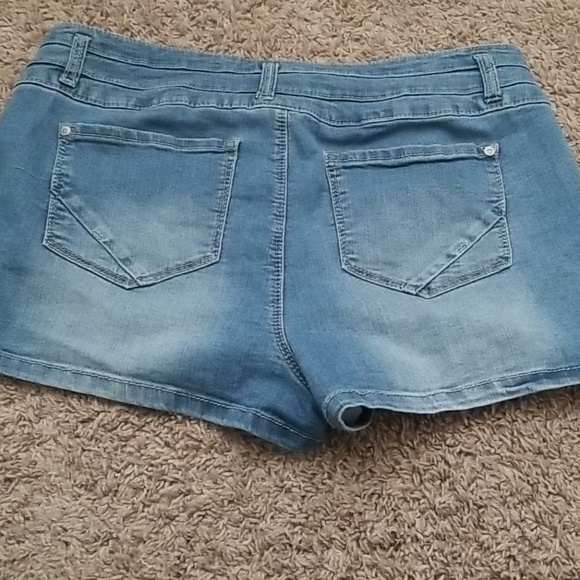 Shorts - Picture 2 of 4